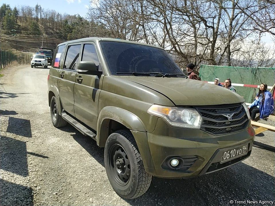 По Лачинской дороге беспрепятственно проехала автоколонна миротворцев (ФОТО)