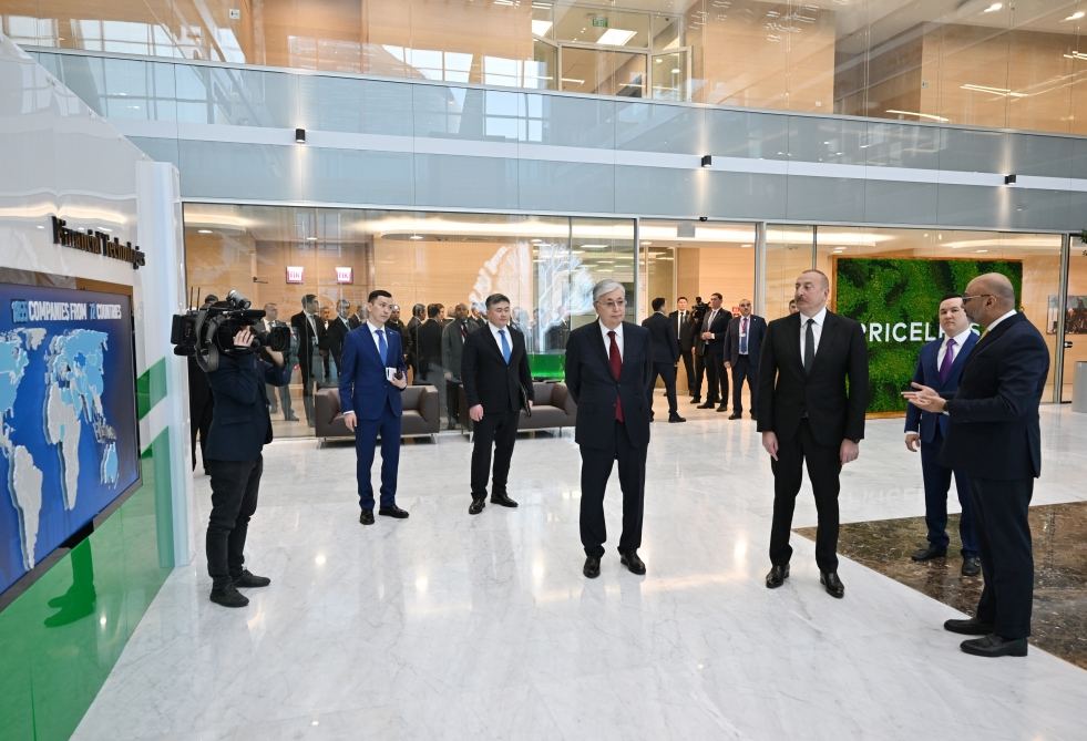 Президенты Азербайджана и Казахстана побывали в Международном финансовом центре "Астана" (ФОТО)