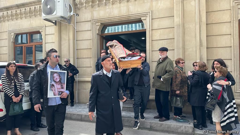 Народную артистку Азербайджана Ирану Тагизаде аплодисментами проводили в последний путь (ФОТО)