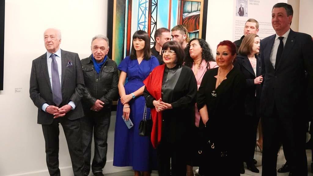 В Тбилиси открылась юбилейная выставка азербайджанского художника Чингиза Фарзалиева "По ступеням времени" (ФОТО)