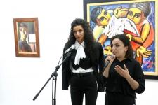 В Тбилиси открылась юбилейная выставка азербайджанского художника Чингиза Фарзалиева "По ступеням времени" (ФОТО)