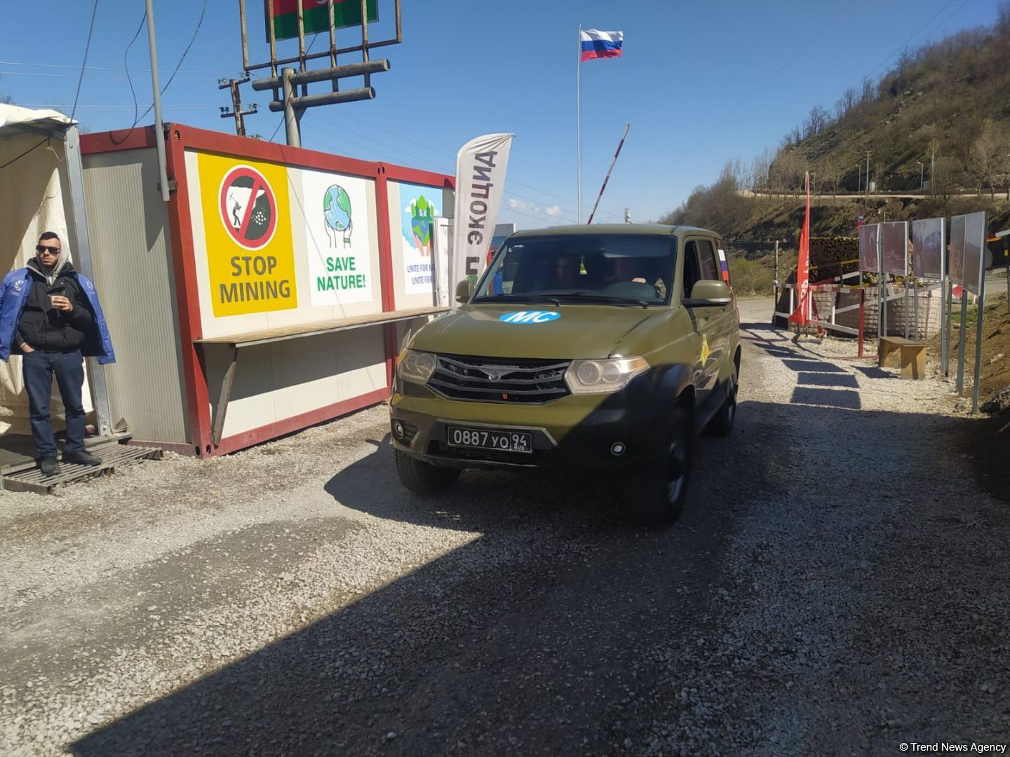 По Лачинской дороге беспрепятственно проехали еще четыре автомобиля миротворцев (ФОТО)