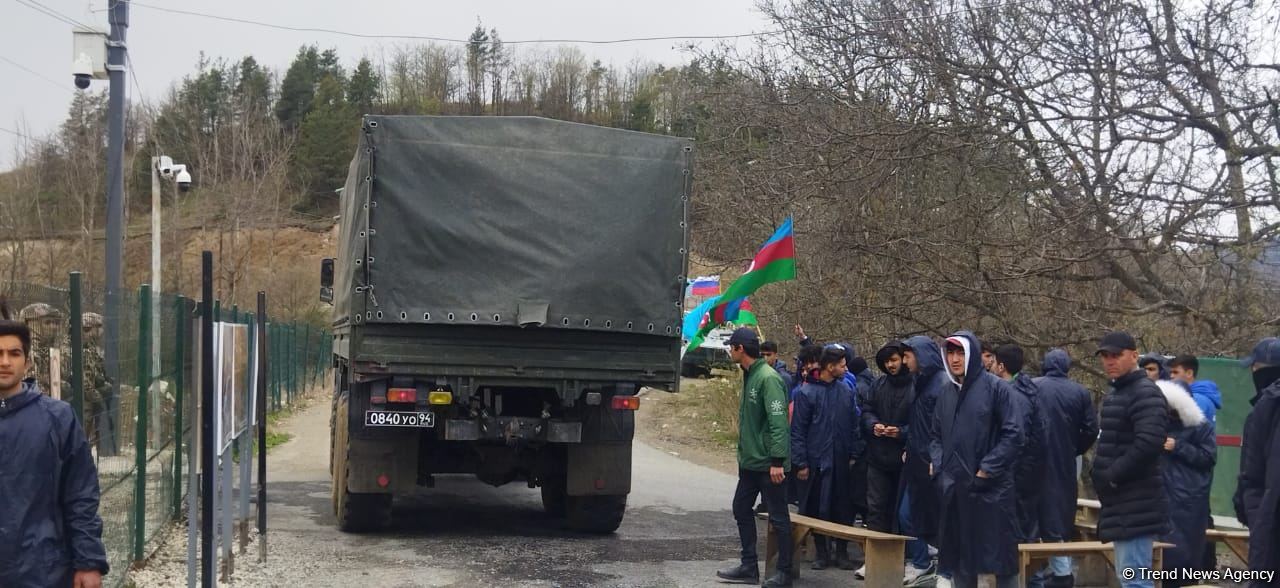 По Лачинской дороге беспрепятственно проехали 8 автомобилей миротворцев (ФОТО)
