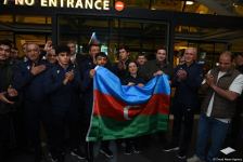 Азербайджанских тяжелоатлетов встретили в Баку с большим воодушевлением (ФОТО/ВИДЕО)