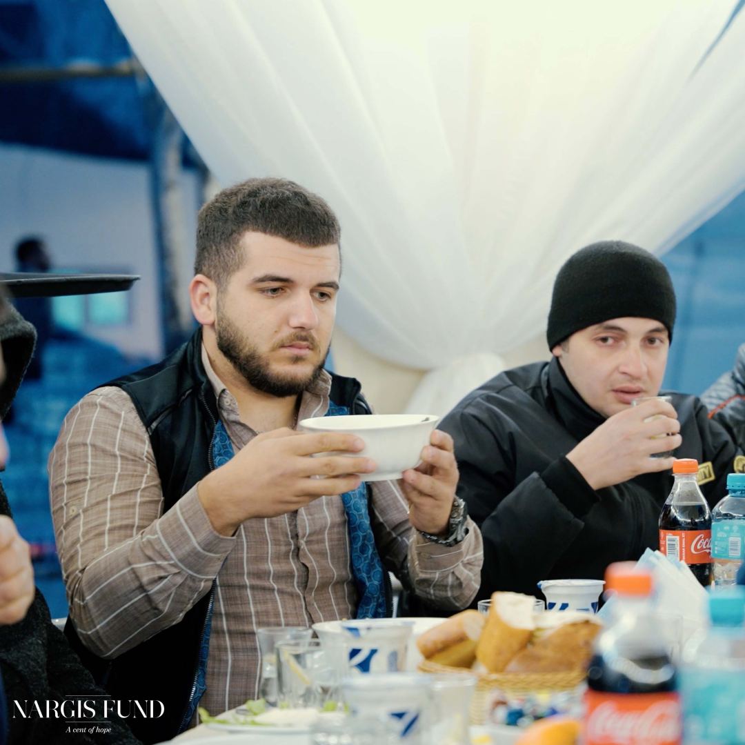 В поселке Балаханы при организации Фонда Nargis были установлены палатки для ифтара (ФОТО)