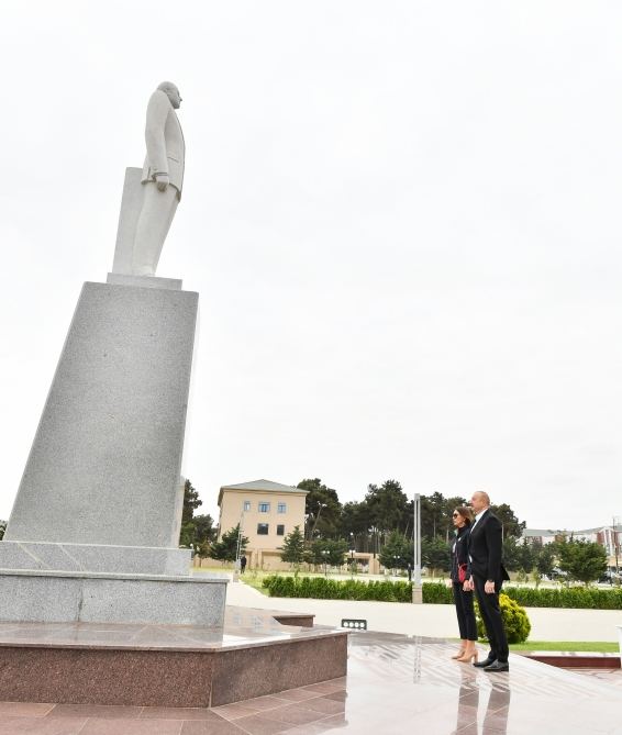 Президент Ильхам Алиев и Первая леди Мехрибан Алиева совершили поездку в Нефтчалинский район (ФОТО/ВИДЕО)