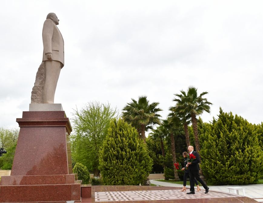 President Ilham Aliyev, First Lady Mehriban Aliyeva visit Salyan district (PHOTO/VIDEO)