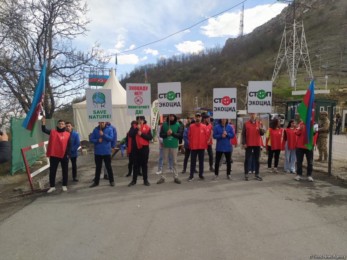 Акция протеста на Лачинской дороге продолжается 129-й день (ФОТО)