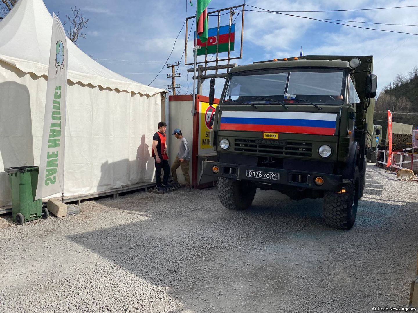 По Лачинской дороге беспрепятственно проехала автоколонна миротворцев (ФОТО)
