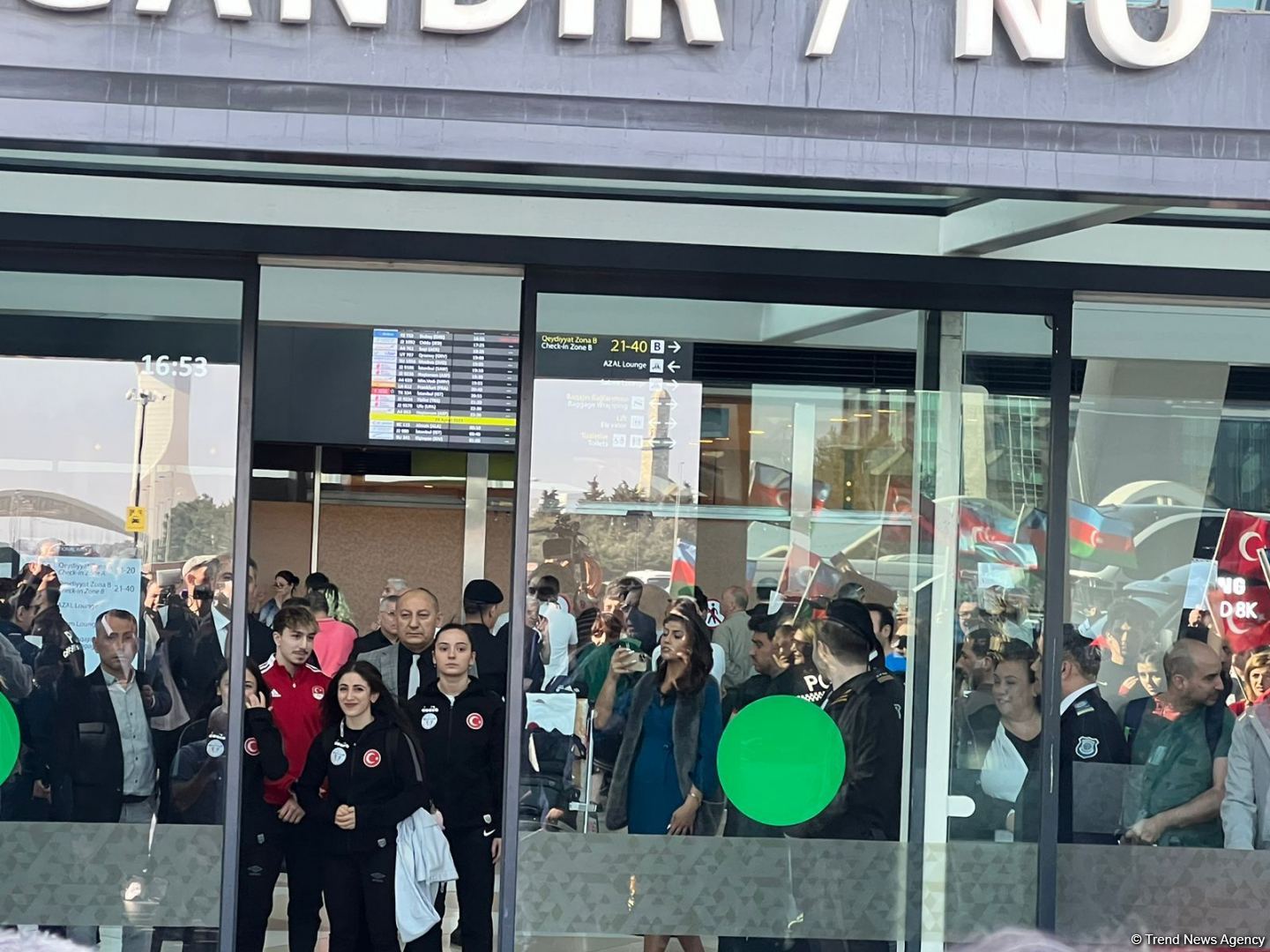 В Баку прибыли турецкие спортсмены, одержавшие победу на чемпионате Европы в Ереване (ФОТО)