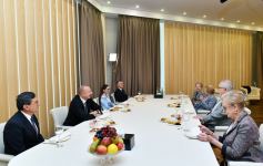 Президент Ильхам Алиев и Первая леди Мехрибан Алиева побеседовали с офтальмологами, работавшими в одно время с академиком Зарифой Алиевой (ФОТО/ВИДЕО)