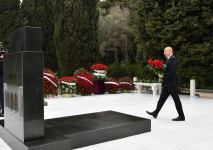 Президент Ильхам Алиев посетил могилу академика Зарифы Алиевой (ФОТО/ВИДЕО)