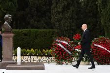Президент Ильхам Алиев посетил могилу академика Зарифы Алиевой (ФОТО/ВИДЕО)
