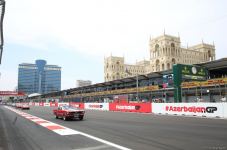 В рамках Гран-при Азербайджана "Формулы 1" прошел пробег классических автомобилей (ФОТО)
