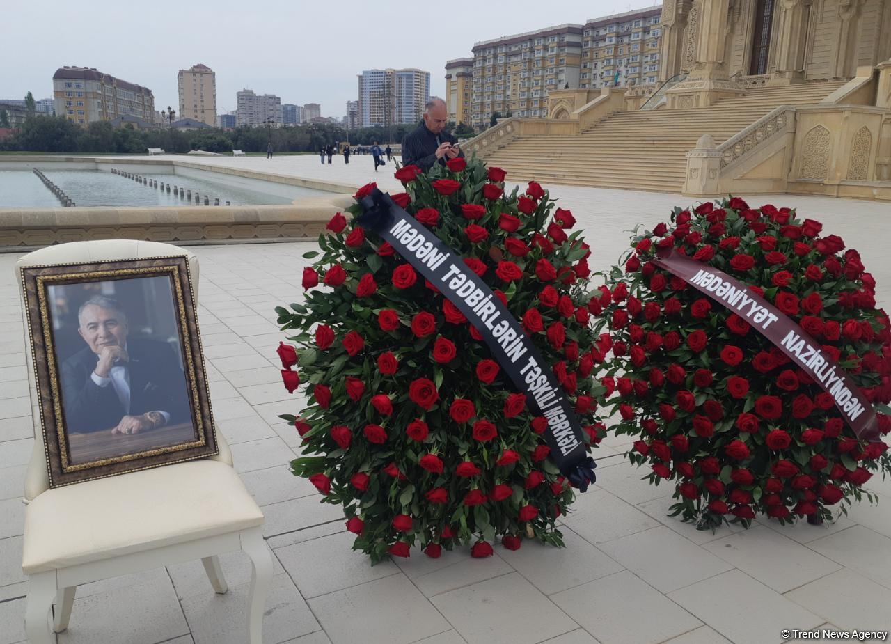 Народного артиста Афтандила Исрафилова аплодисментами проводили в последний путь (ФОТО)