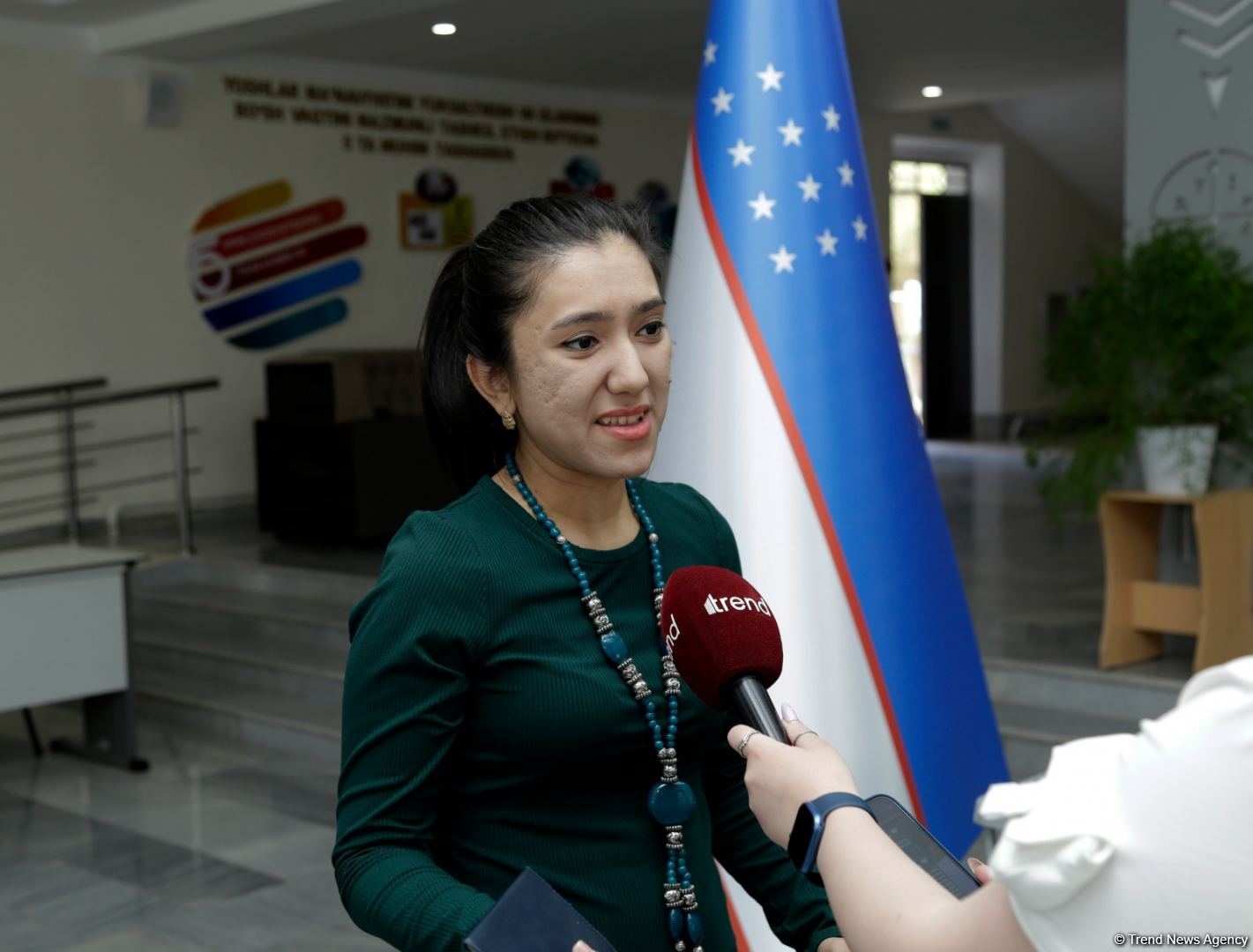 Узбекистанцы продолжают приходить на референдум семьями (ФОТО)