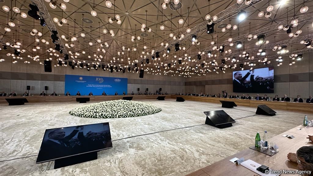 В Баку прошла конференция на тему "Гейдар Алиев и независимое государственное строительство Азербайджана: история и настоящее социально-экономического перехода" (ФОТО)