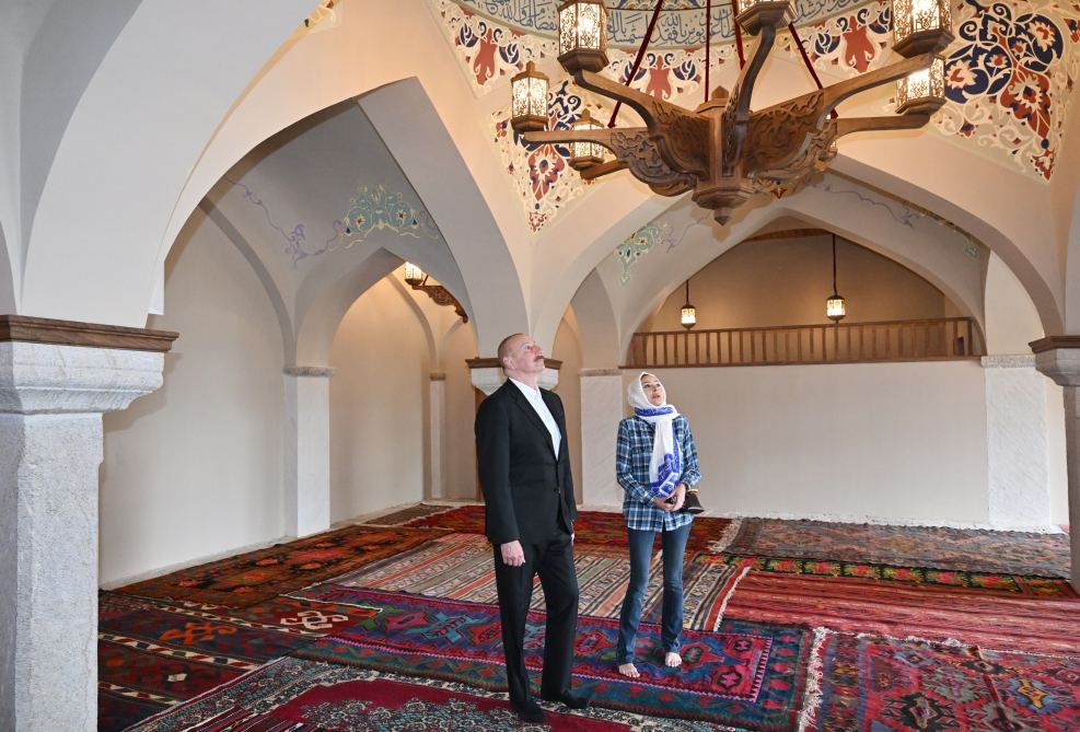 Президент Ильхам Алиев и Первая леди Мехрибан Алиева приняли участие в открытии усадебного комплекса Мехмандаровых в Шуше после реставрационных работ (ФОТО/ВИДЕО)