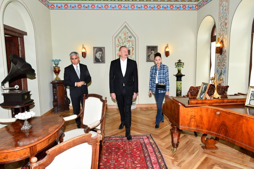 Президент Ильхам Алиев и Первая леди Мехрибан Алиева приняли участие в открытии усадебного комплекса Мехмандаровых в Шуше после реставрационных работ (ФОТО/ВИДЕО)