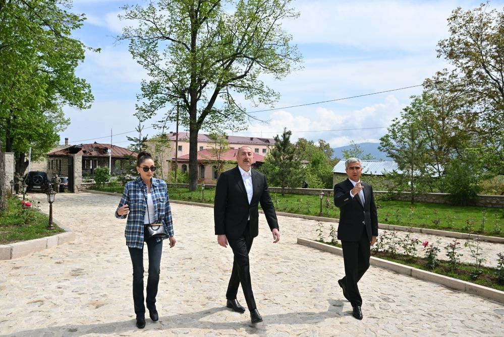 Президент Ильхам Алиев и Первая леди Мехрибан Алиева приняли участие в открытии усадебного комплекса Мехмандаровых в Шуше после реставрационных работ (ФОТО/ВИДЕО)
