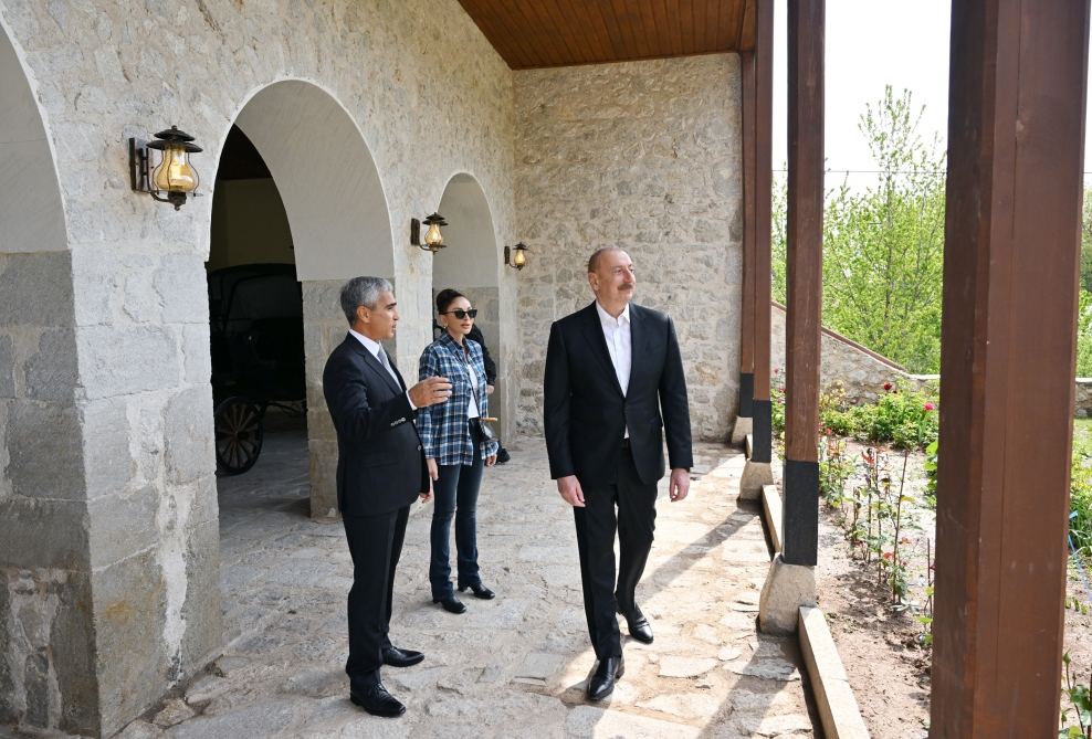 Президент Ильхам Алиев и Первая леди Мехрибан Алиева приняли участие в открытии усадебного комплекса Мехмандаровых в Шуше после реставрационных работ (ФОТО/ВИДЕО)