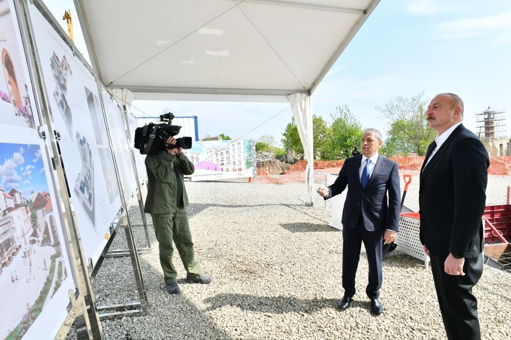 Президент Ильхам Алиев заложил на улице Карабах в Шуше фундамент нежилого здания (ФОТО/ВИДЕО)
