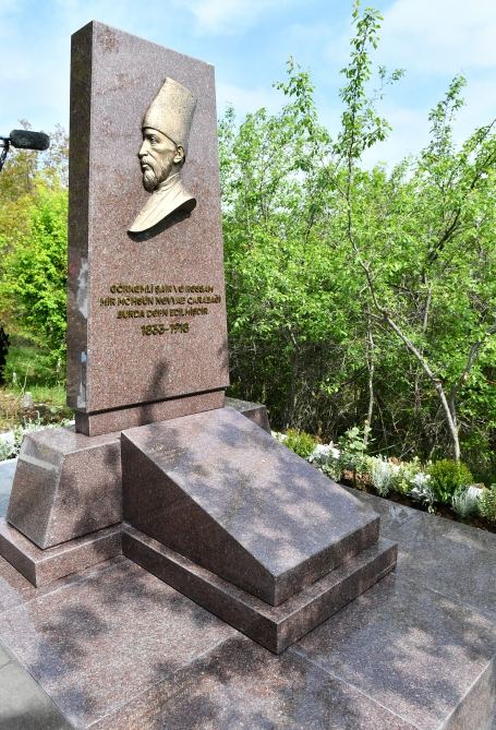 Президент Ильхам Алиев посетил могилу Мир Мохсуна Навваба Карабаги на Джыдыр-дюзю (ФОТО/ВИДЕО)