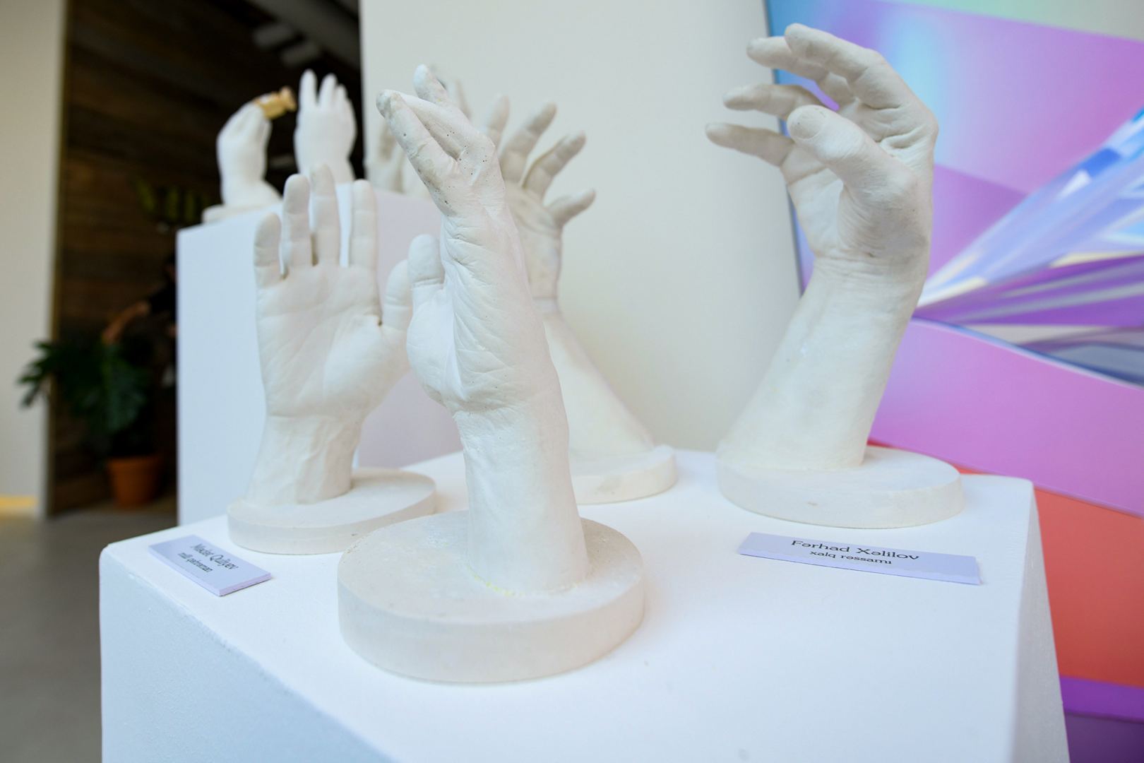 В Арт-центре Nine Senses открылась выставка "100", посвященная великому лидеру Гейдару Алиеву (ФОТО)