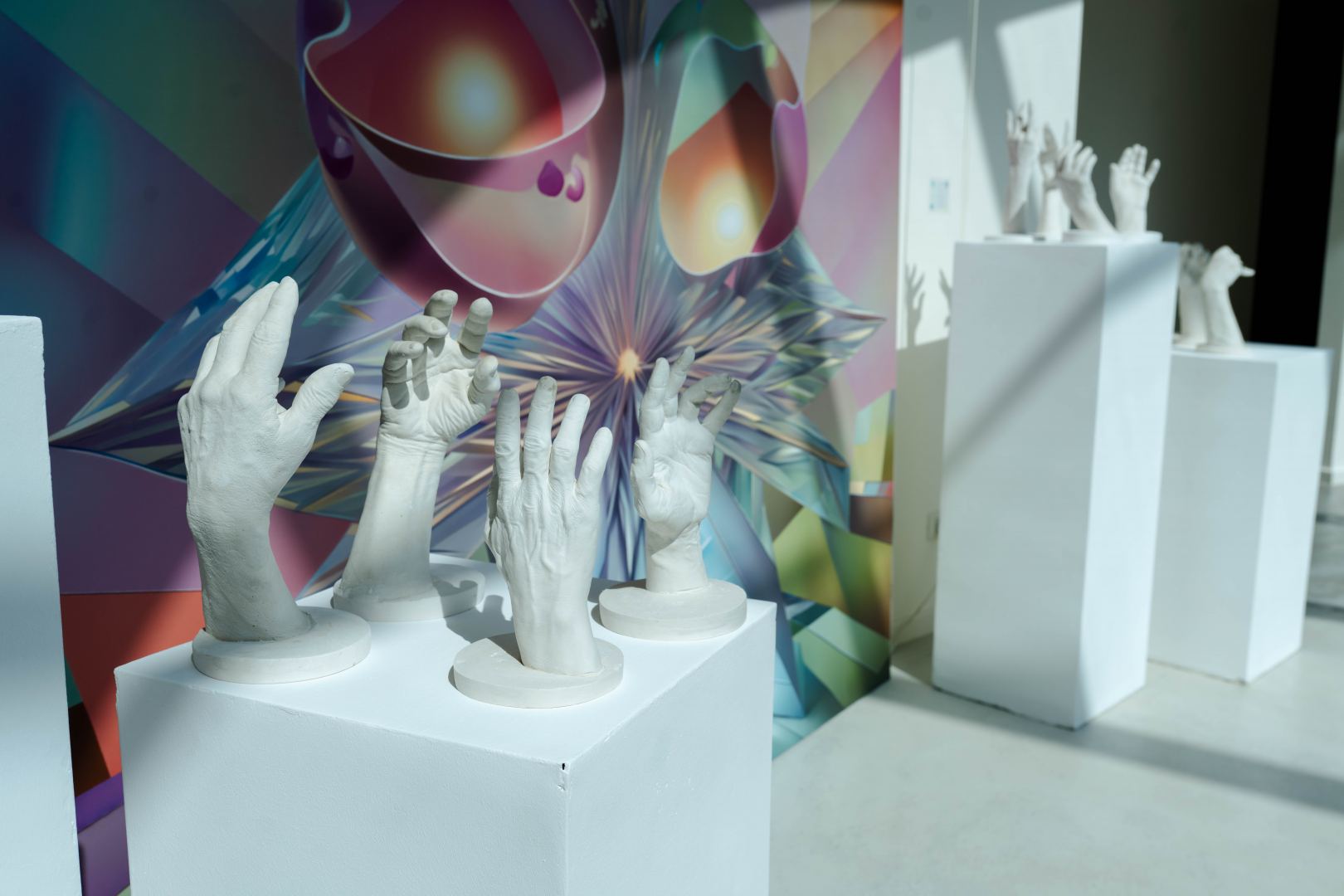В Арт-центре Nine Senses открылась выставка "100", посвященная великому лидеру Гейдару Алиеву (ФОТО)