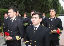 Общественность Азербайджана чтит память великого лидера Гейдара Алиева (ФОТО)