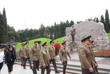 Общественность Азербайджана чтит память великого лидера Гейдара Алиева (ФОТО)