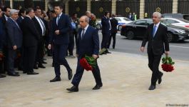 Общественность Азербайджана чтит память великого лидера Гейдара Алиева (ФОТО)