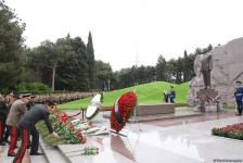 Общественность Азербайджана чтит память великого лидера Гейдара Алиева (ФОТО)