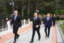 Общественность Азербайджана чтит память великого лидера Гейдара Алиева (ФОТО)