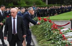 Общественность Азербайджана чтит память великого лидера Гейдара Алиева (ФОТО)