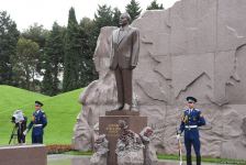 Общественность Азербайджана чтит память великого лидера Гейдара Алиева (ФОТО)