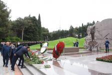 Общественность Азербайджана чтит память великого лидера Гейдара Алиева (ФОТО)