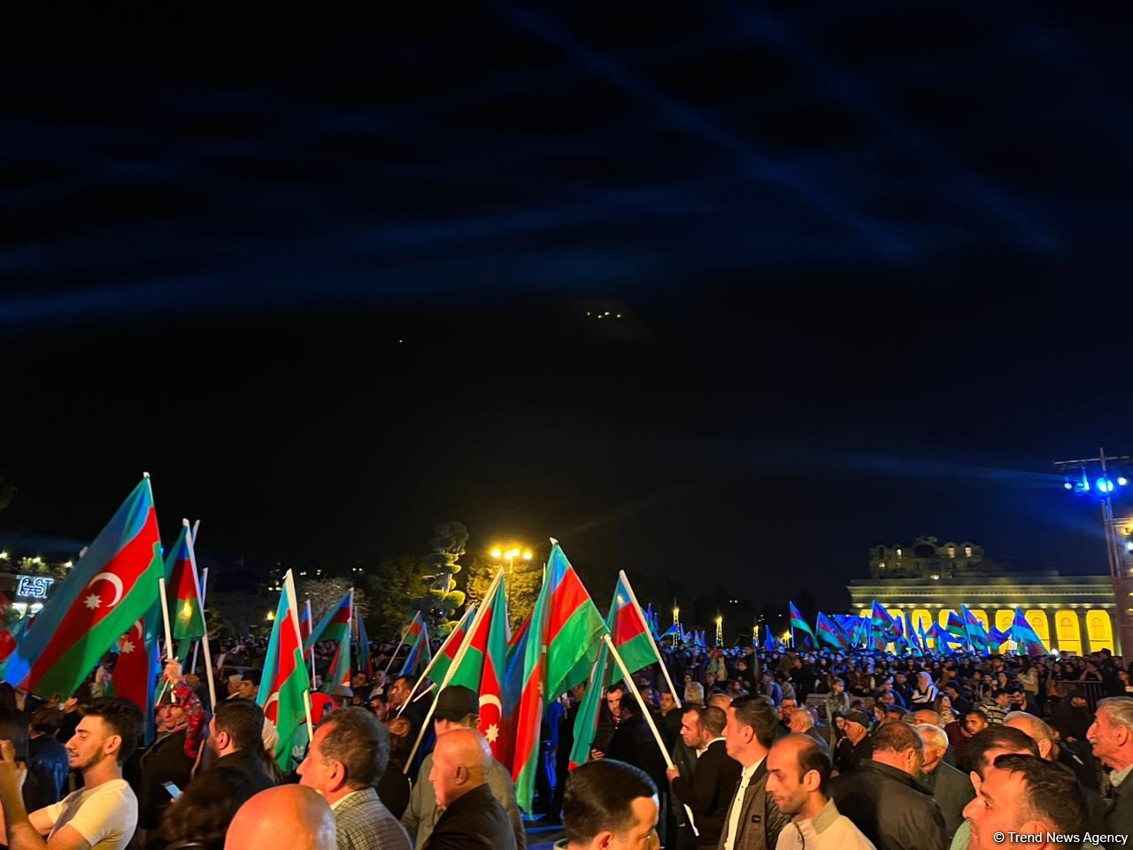 В приморском бульваре в Баку организована концертная программа по случаю 100-летия Гейдара Алиева (ФОТО/ВИДЕО)