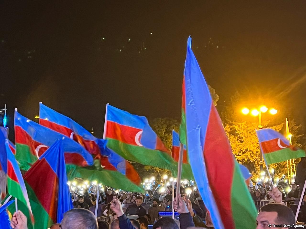 В приморском бульваре в Баку организована концертная программа по случаю 100-летия Гейдара Алиева (ФОТО/ВИДЕО)