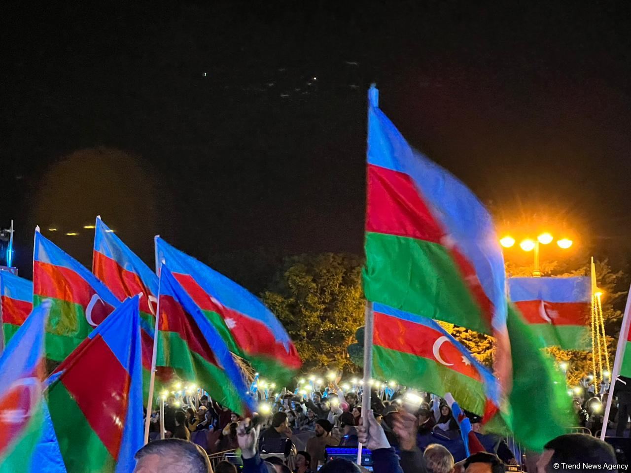 В приморском бульваре в Баку организована концертная программа по случаю 100-летия Гейдара Алиева (ФОТО/ВИДЕО)