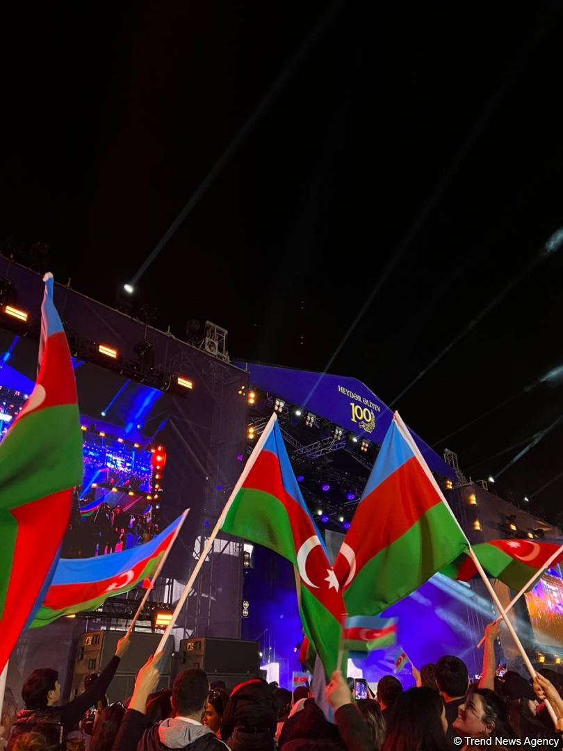 В приморском бульваре в Баку организована концертная программа по случаю 100-летия Гейдара Алиева (ФОТО/ВИДЕО)