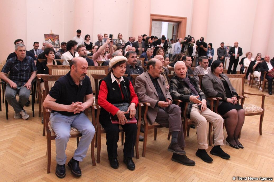 Богатство, карьера, власть?  Все мы бежим по этой жизни ... - необычная экспозиция в Баку (ФОТО)