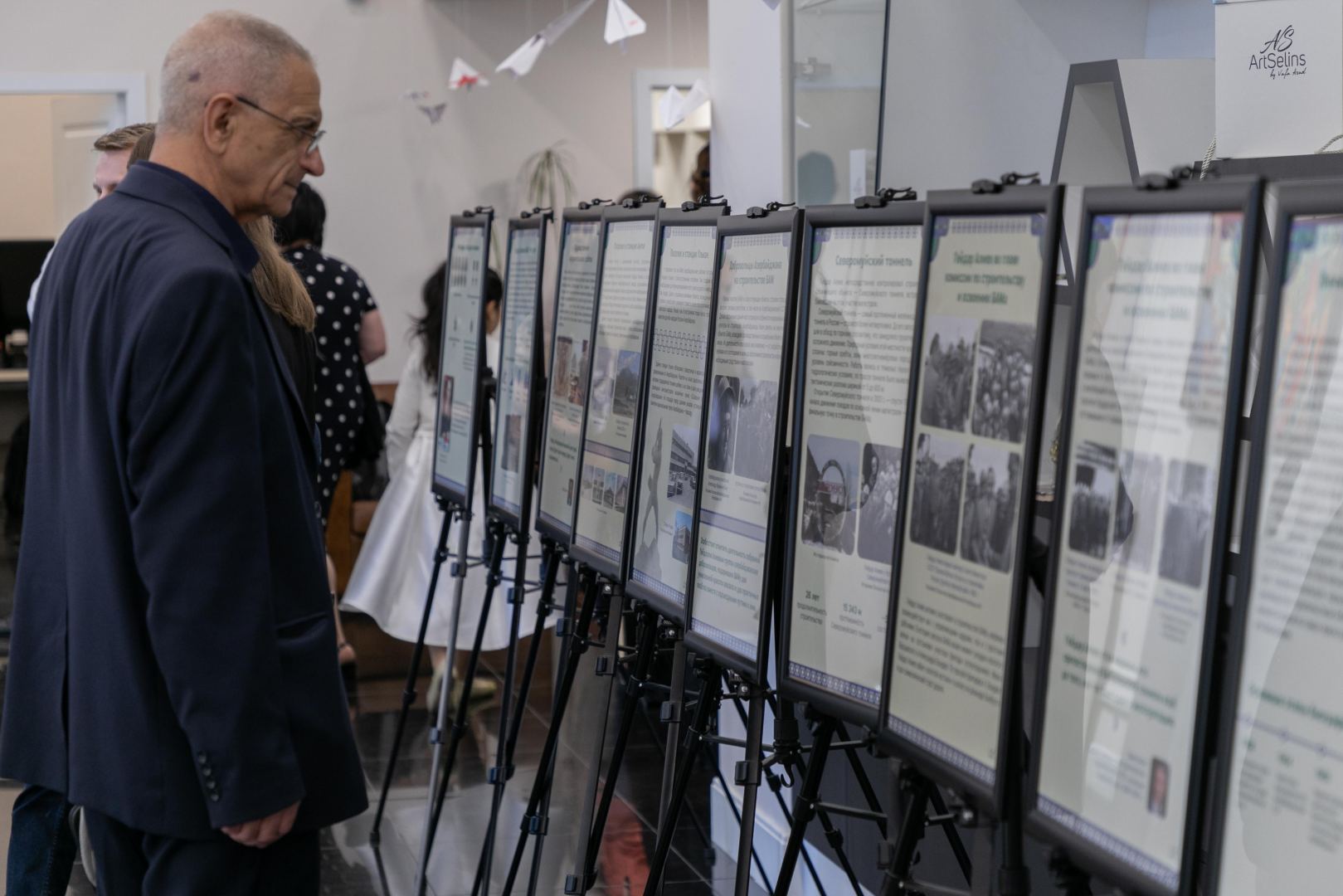 В Баку представлены экспозиция  и концерт в честь 100-летия великого лидера Гейдара Алиева (ФОТО)
