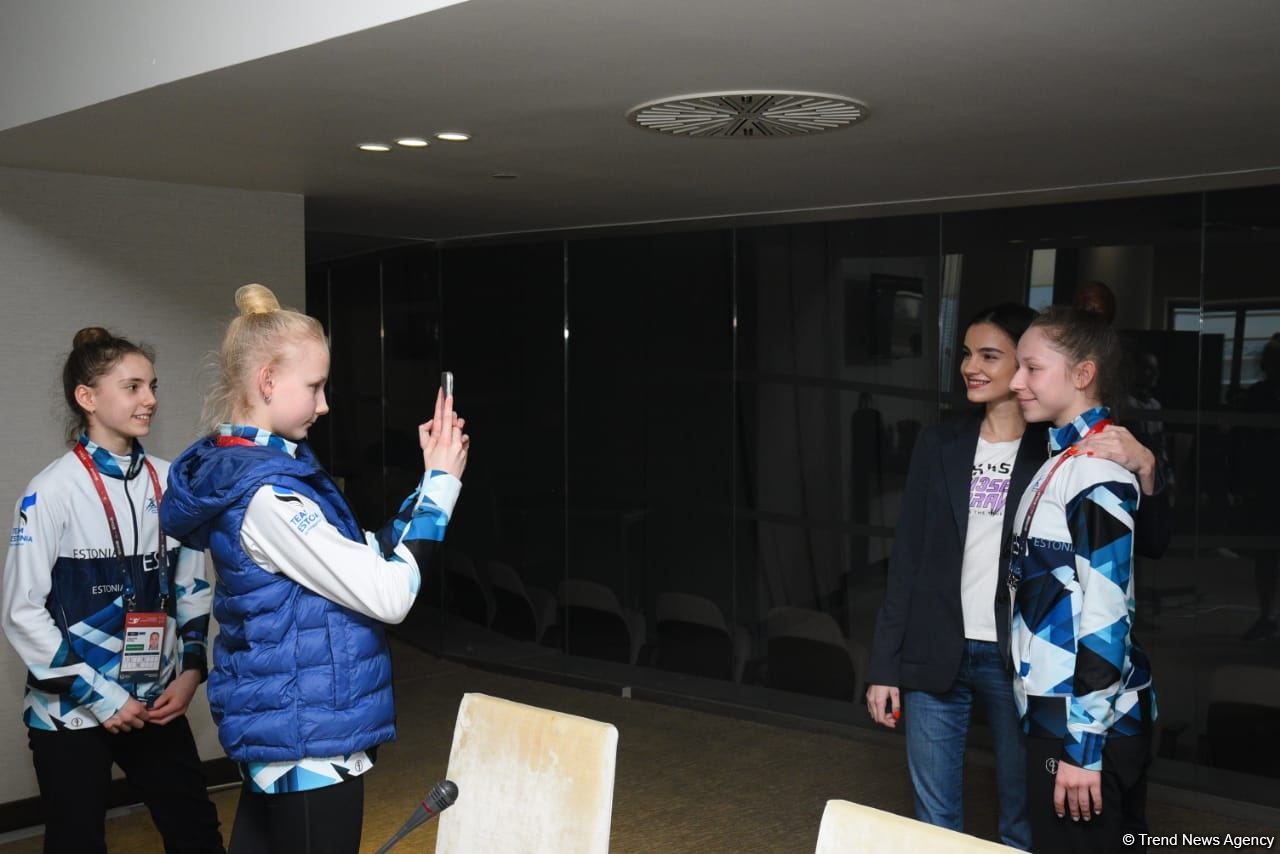 Azerbaijani team's coach meets with participants of Rhythmic Gymnastics European Championship in Baku (PHOTO)