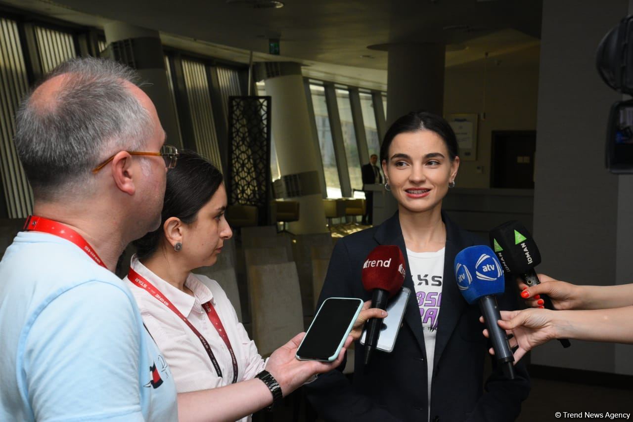 Azerbaijani team's coach meets with participants of Rhythmic Gymnastics European Championship in Baku (PHOTO)