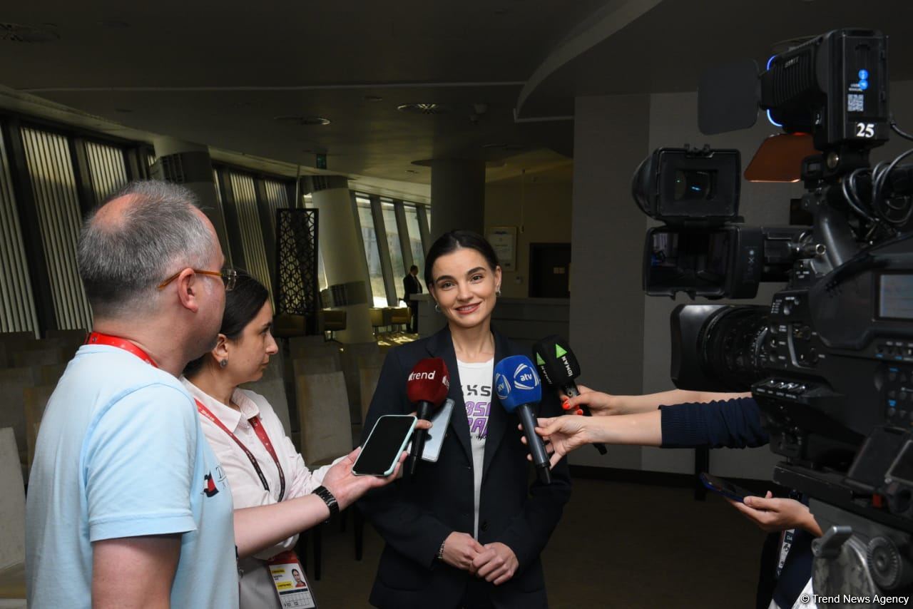 Azerbaijani team's coach meets with participants of Rhythmic Gymnastics European Championship in Baku (PHOTO)