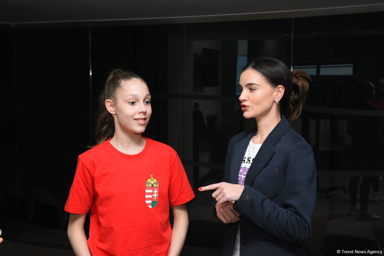Azerbaijani team's coach meets with participants of Rhythmic Gymnastics European Championship in Baku (PHOTO)