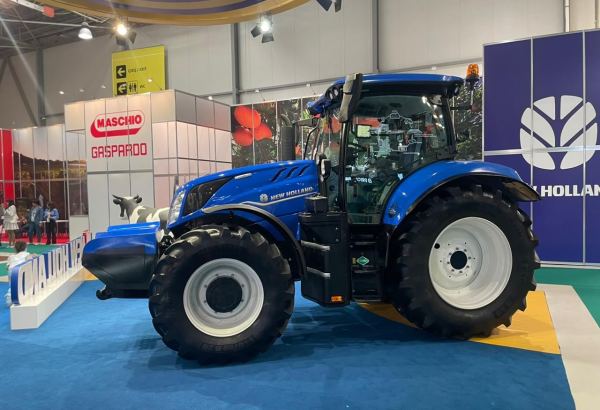 Azerbaijan introduces world's first methane tractor (PHOTO)