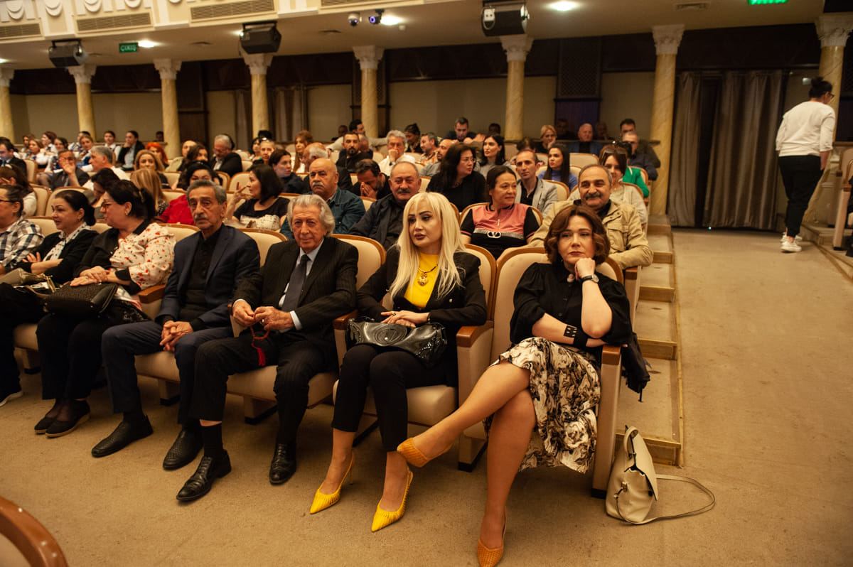 Новый худрук Аздрамы Мехрибан Алекперзаде представлена коллективу театра (ФОТО/ВИДЕО)
