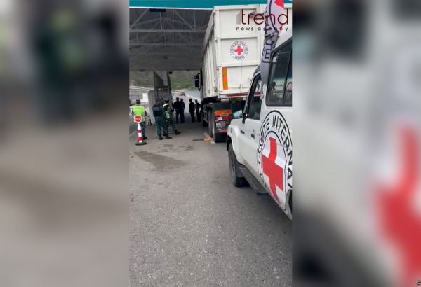 Footage of ICRC vehicles passing via Azerbaijan's checkpoint on Lachin-Khankendi road (Exclusive)